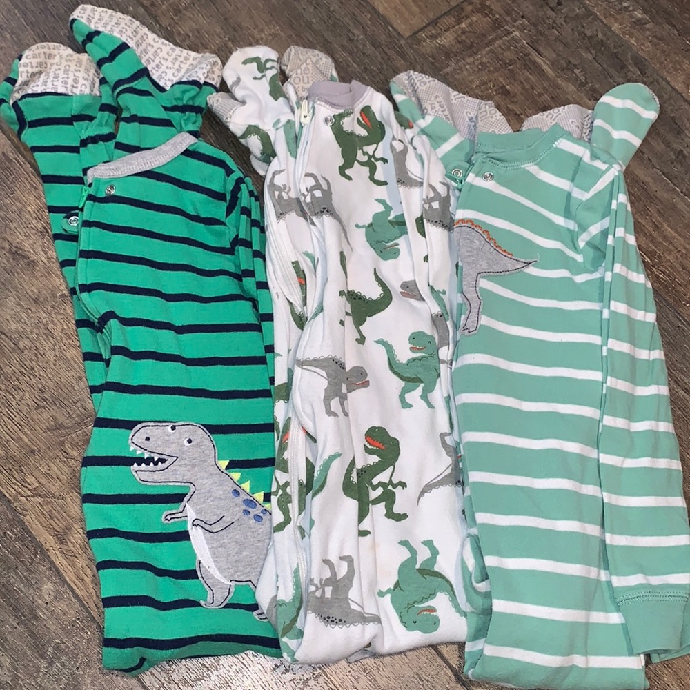Carter’s Boy footed pajamas 5T lot